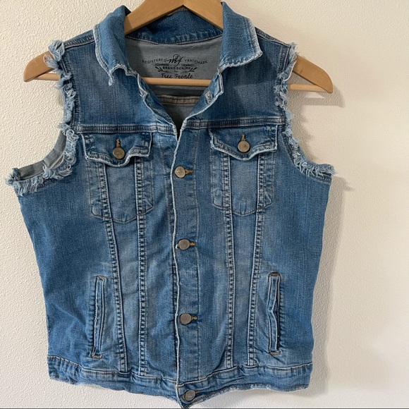 Free People X M2F Coastal Cowgirl Denim Sleeveless Trucket Jacket Frayed -Small - Picture 2 of 12